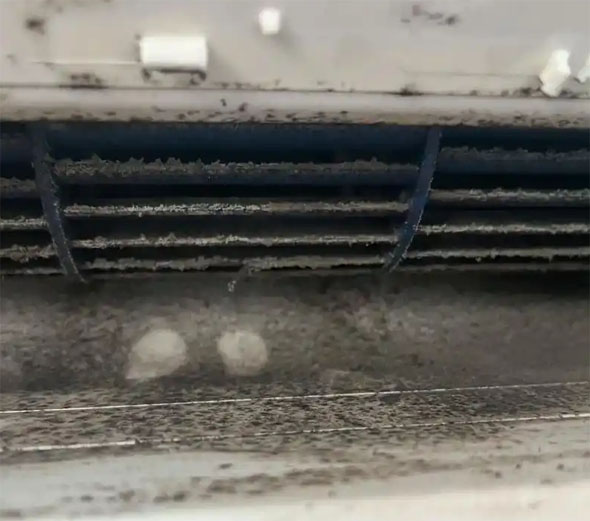 和静空调吹的风有股烧焦味是怎么回事